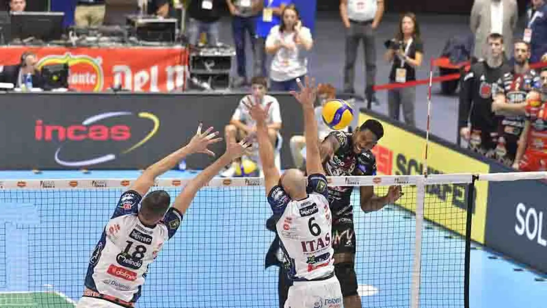 Miglior realizzatore per i Block Devils l’opposto Ben Tara che trova il ritmo giusto strada facendo e che chiude con 23 punti (54% in attacco).