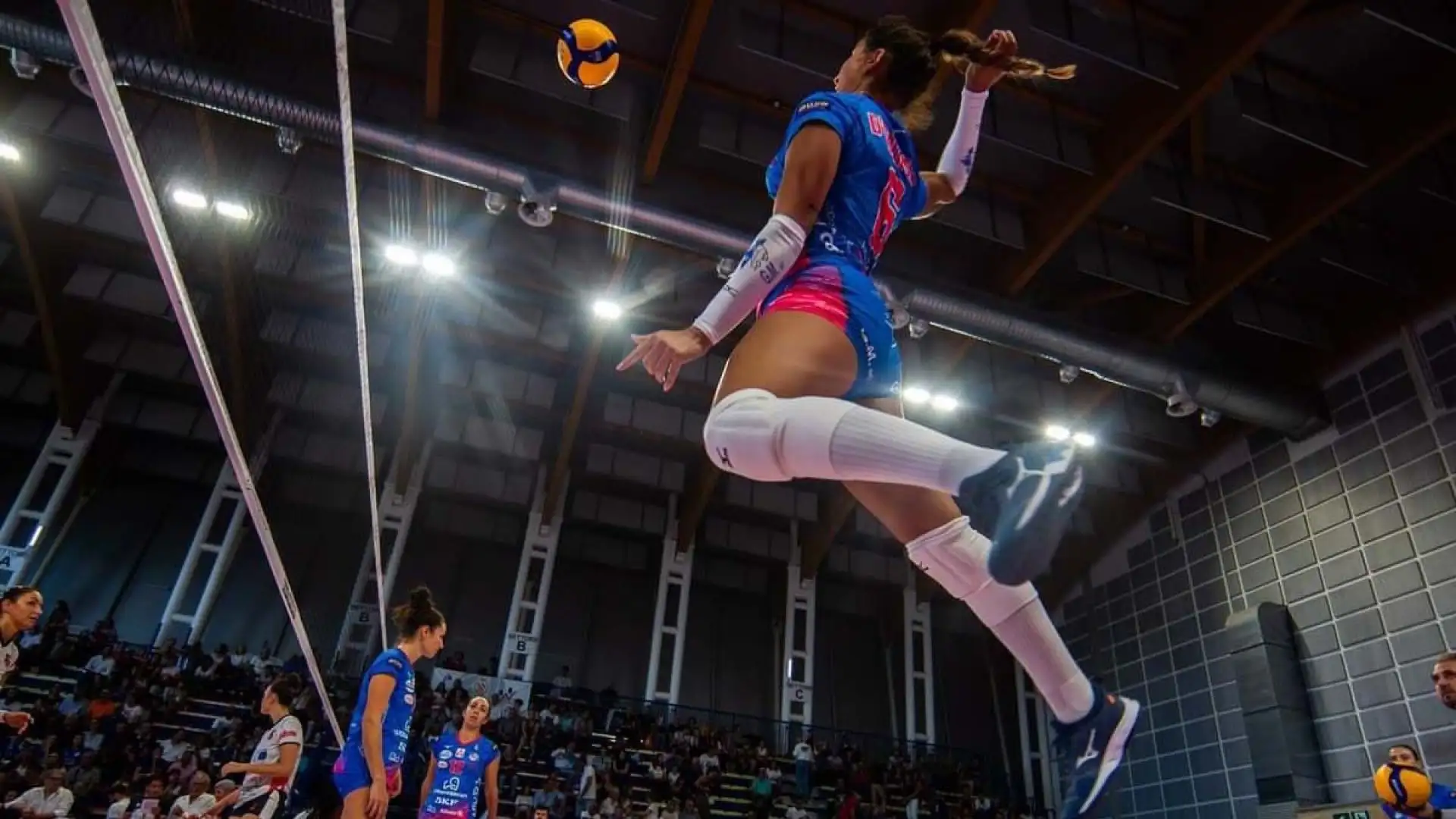 Un infortunio che per la schiacciatrice azzurra significa stagione finita e addio ai giochi di Parigi 2024 (anche se l'Italia non è ancora neanche qualificata).