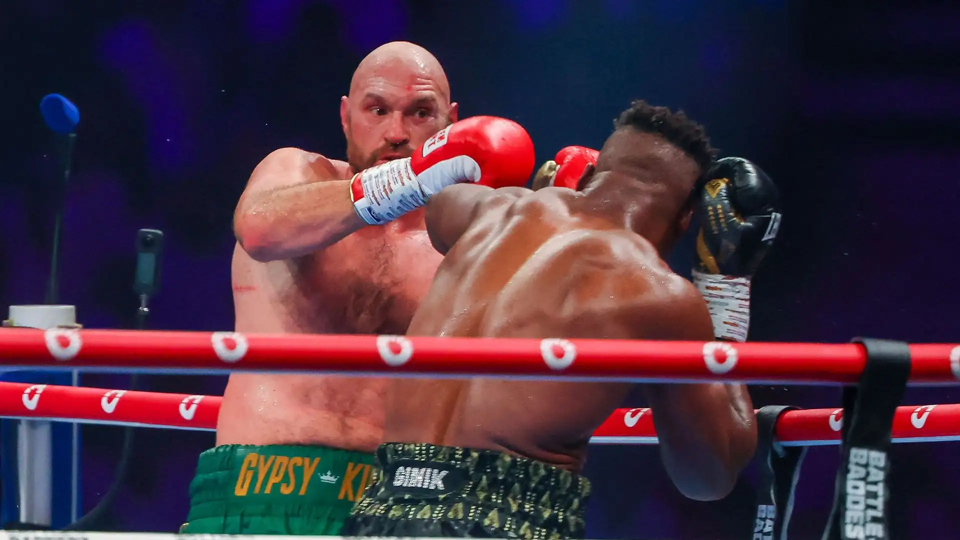 Solo 95-94 ai punti, split decision con due giudici che si sono schierati per la vittoria di Fury, e uno per Ngannou