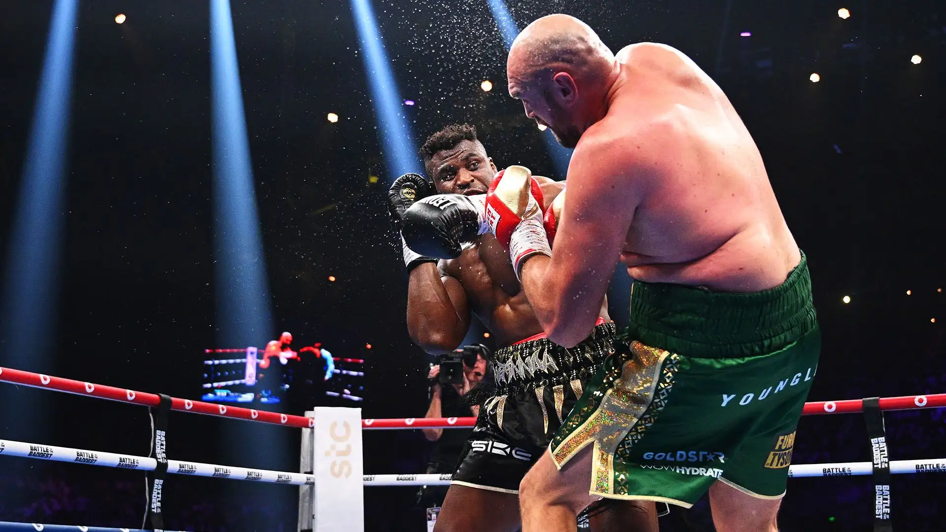 Al terzo round ha mandato al tappeto Fury con un gancio sinistro
