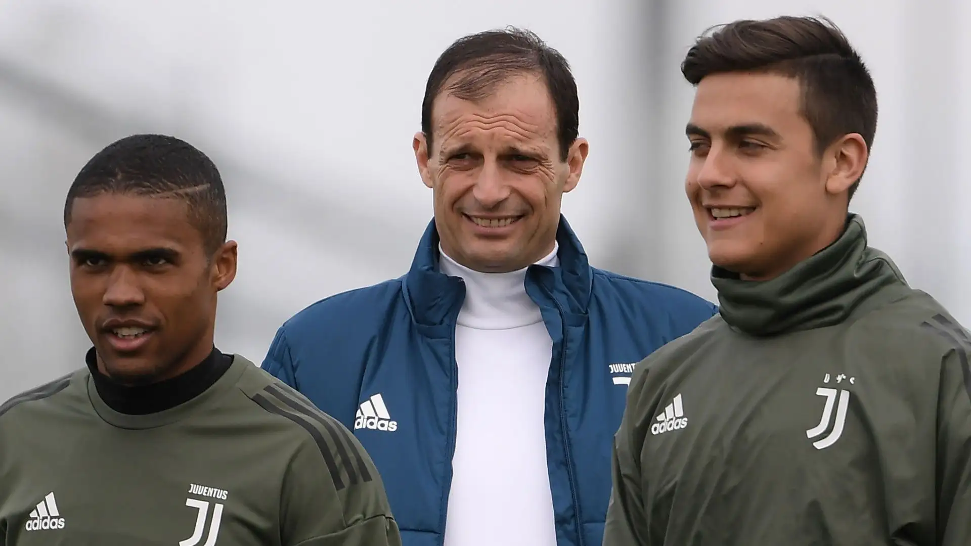 "La Juventus è una famiglia, una squadra di guerrieri, una squadra nata per essere campione sempre ogni anno" ha concluso Douglas Costa
