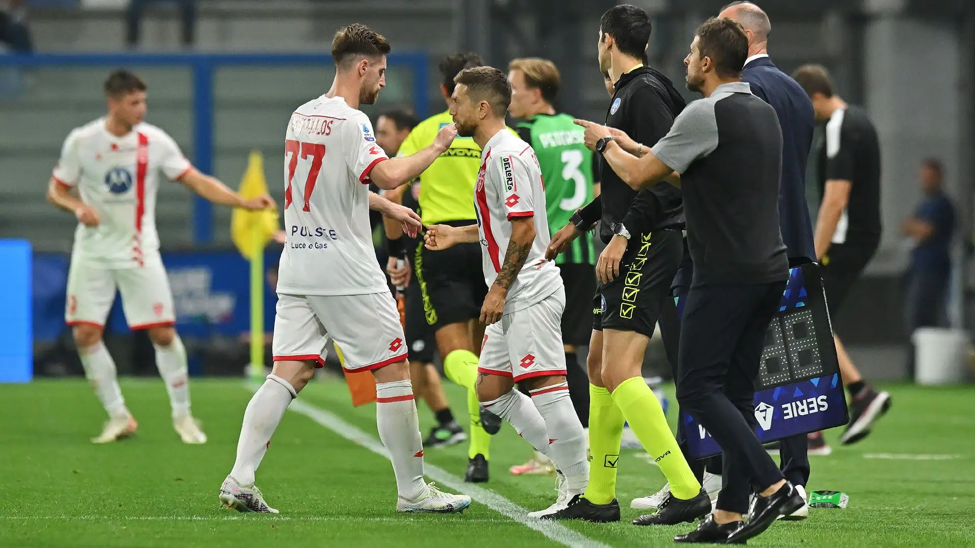 Il momento dell'ingresso in campo del Papu
