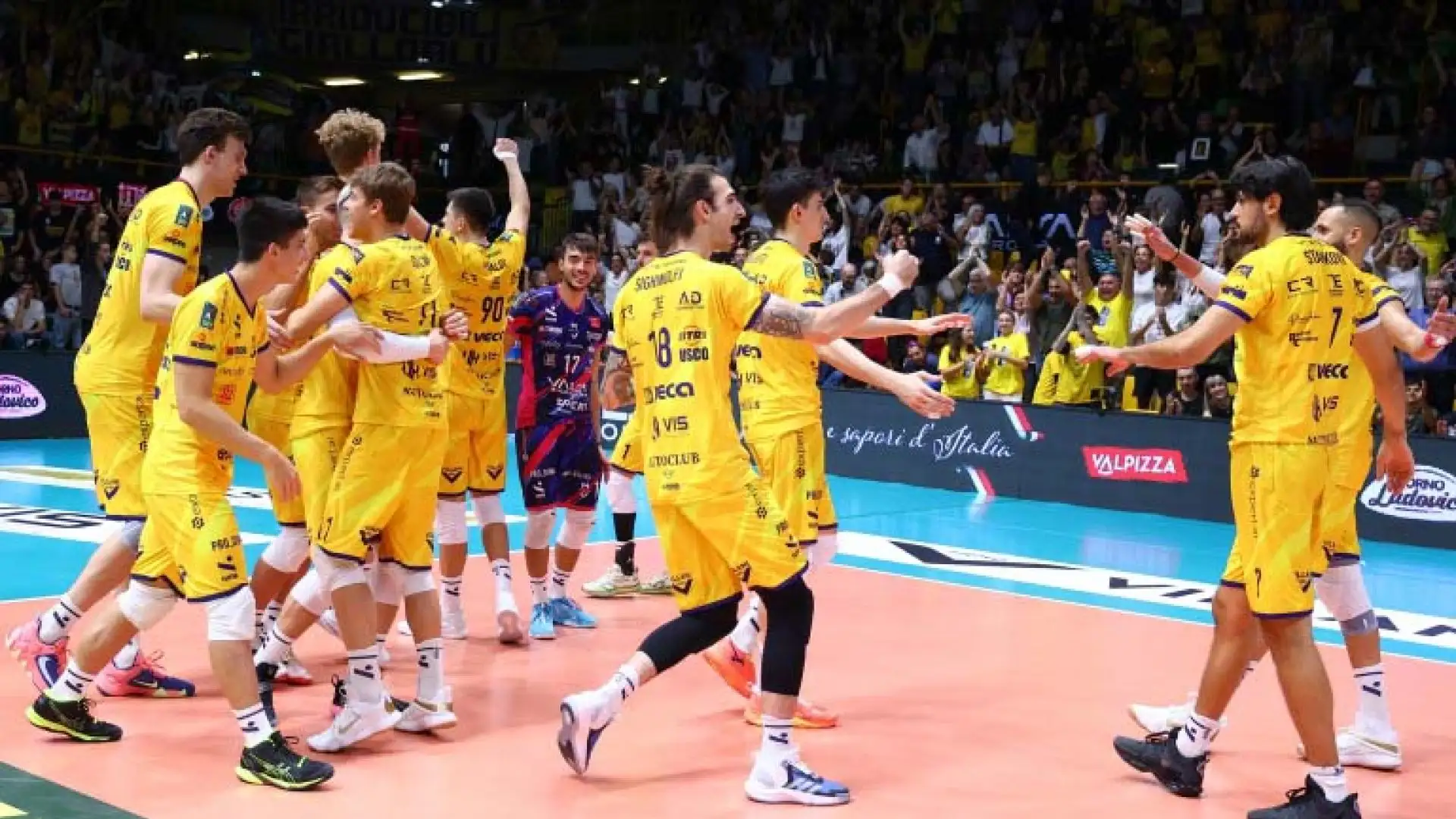 Modena ha vinto il primo set ma poi si è trovata sotto 2-1.