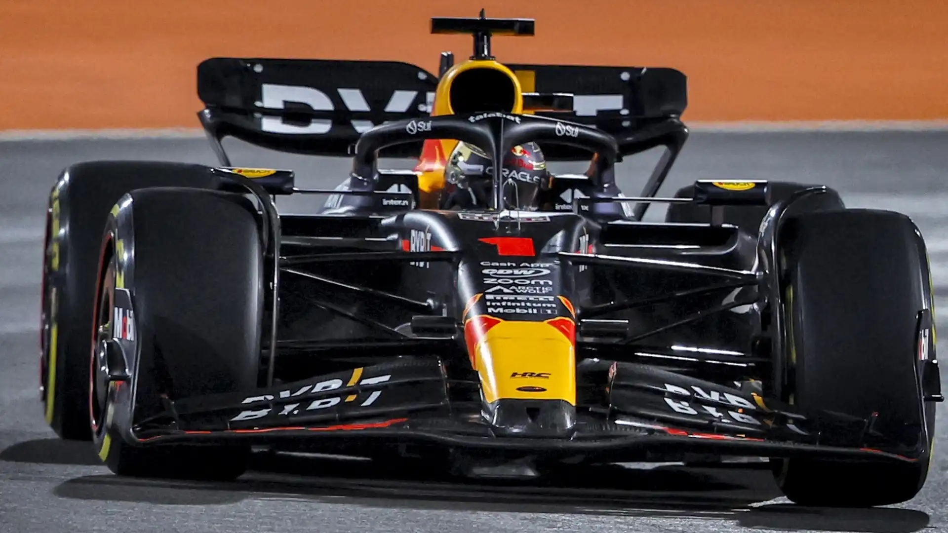 F1 Gp Qatar: Verstappen cannibale, Ferrari flop. Scontro in Mercedes
