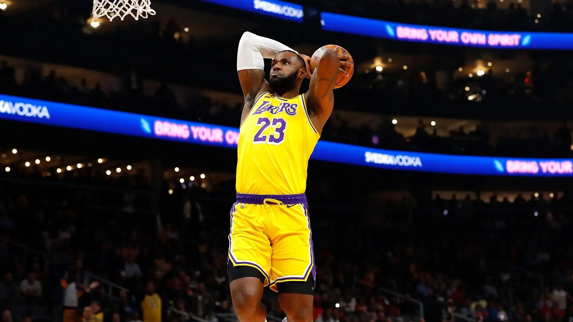 Sul podio con lui il cestista Lebron James e la calciatrice Alex Morgan