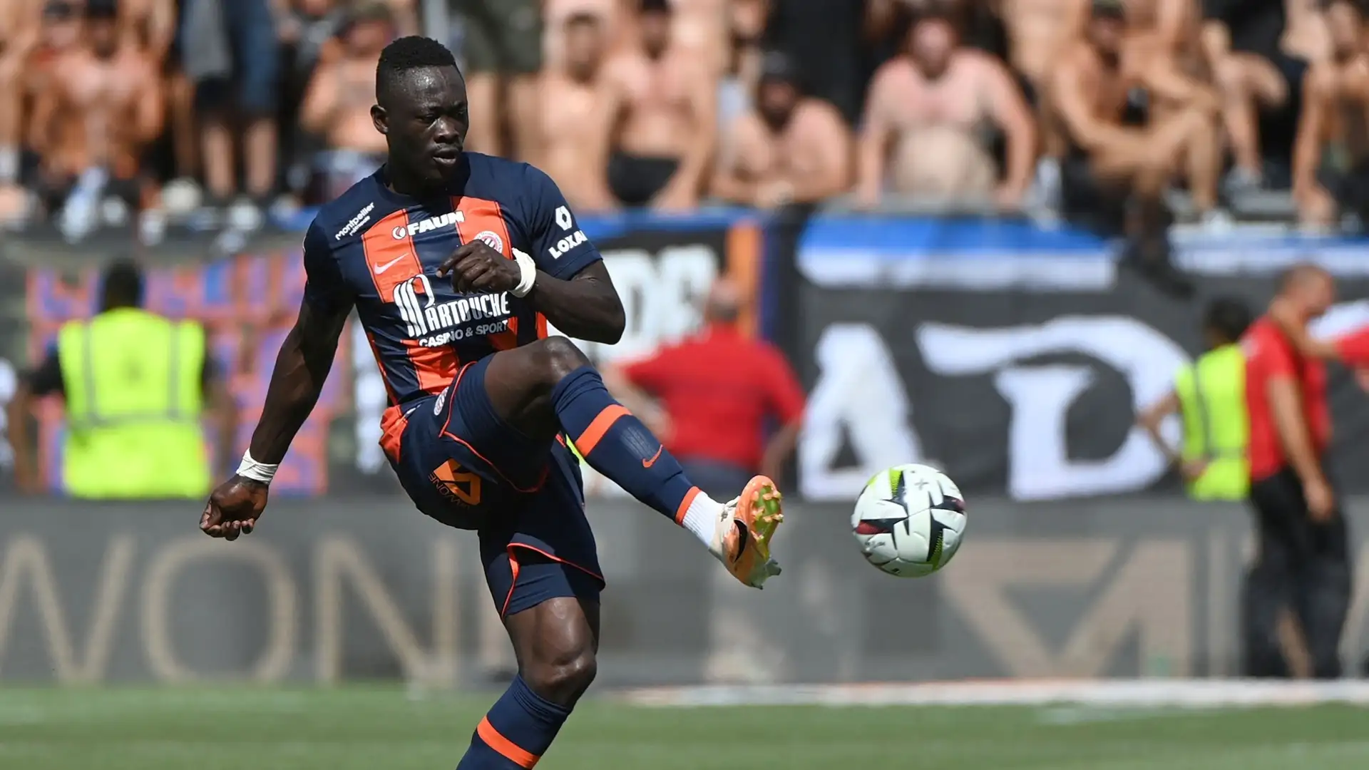 Adams ha un valore intorno ai 15 milioni di euro, ed è disponibile a sbarcare subito a gennaio. Sarà decisiva la volontà del Montpellier