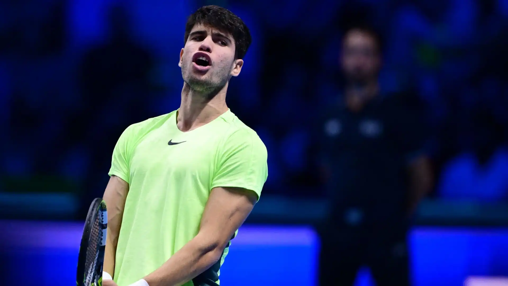 Carlos Alcaraz supera Daniil Medvedev ed è l’ultimo qualificato: semifinali stellari a Torino