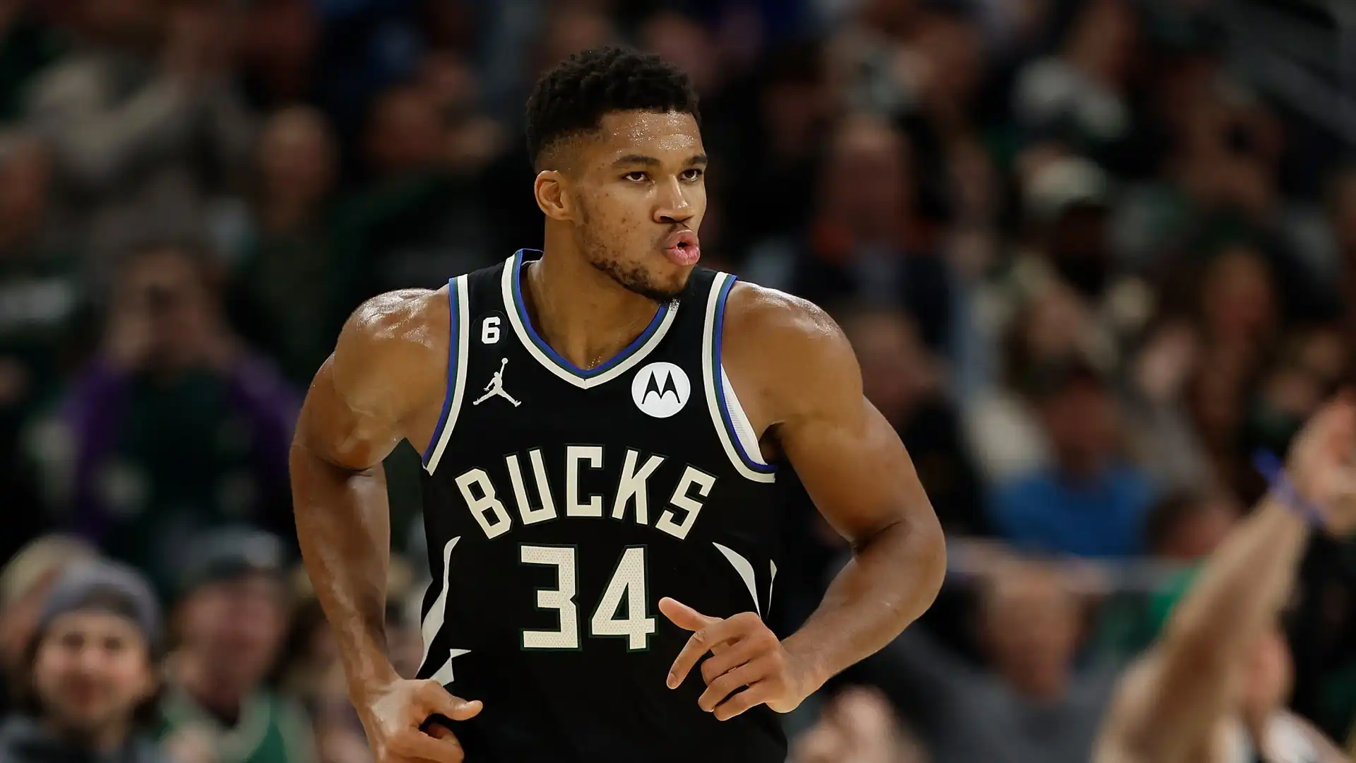 NBA, Giannis Antetokounmpo rialza i Bucks