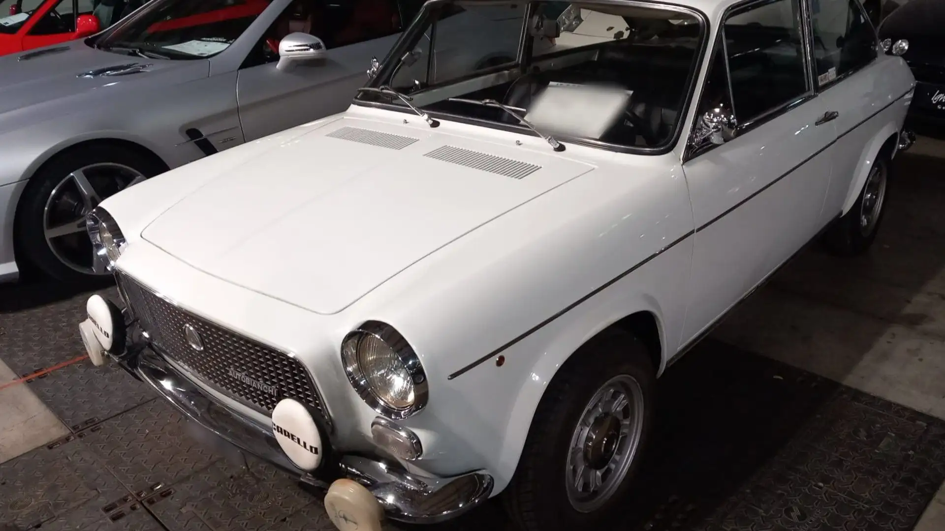 Impossibile vedere ancora in circolazione un'auto del genere