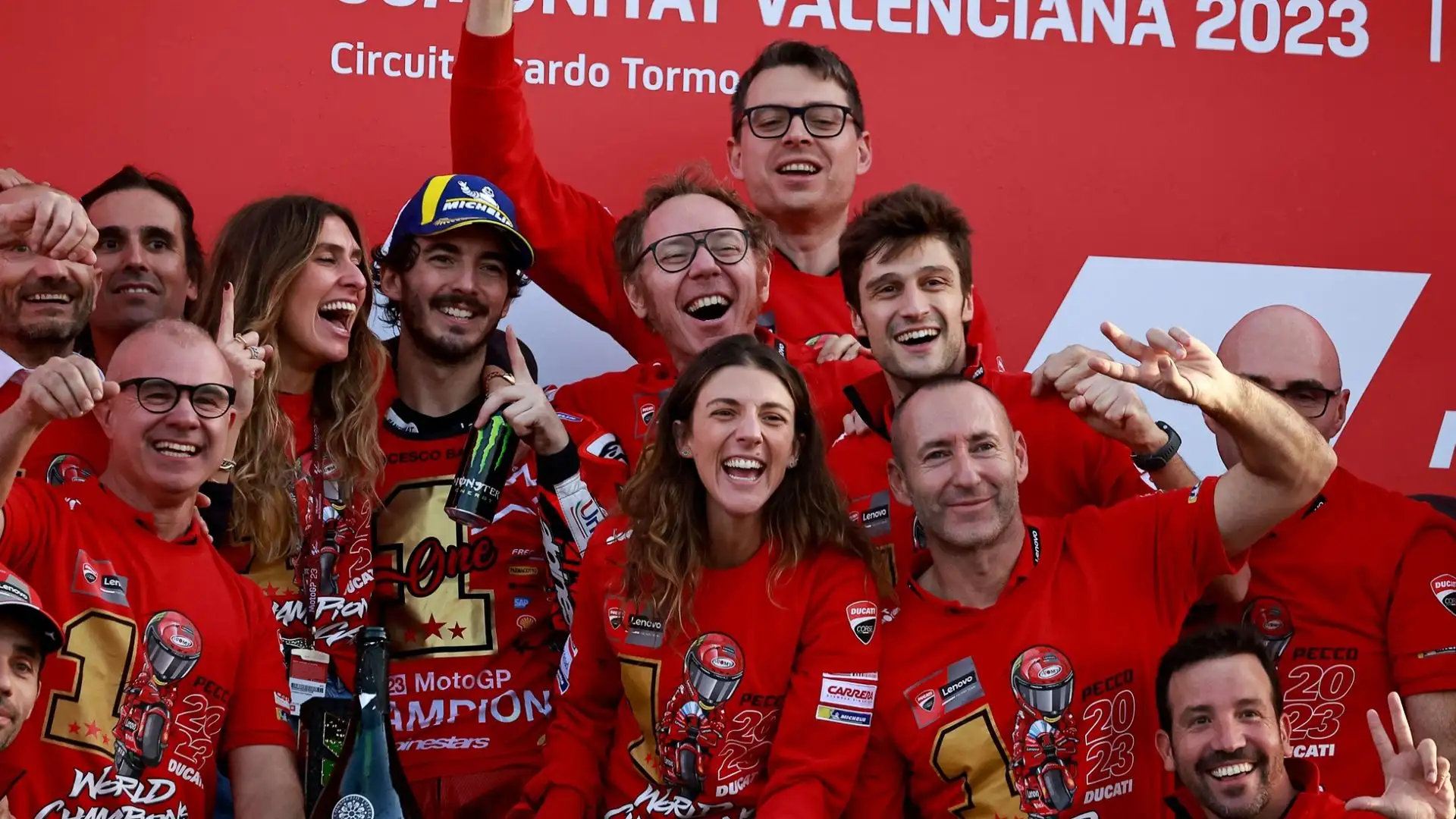 Sul podio ha festeggiato con la futura moglie Domizia Castagnini