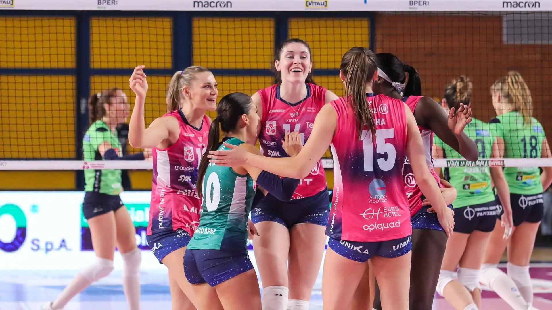 Ha vinto una Cev Cup, raggiungendo due finali scudetto.