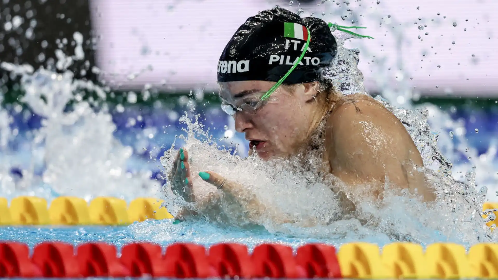 Nuoto, Benedetta Pilato domina i 100 rana e stacca il pass Olimpico