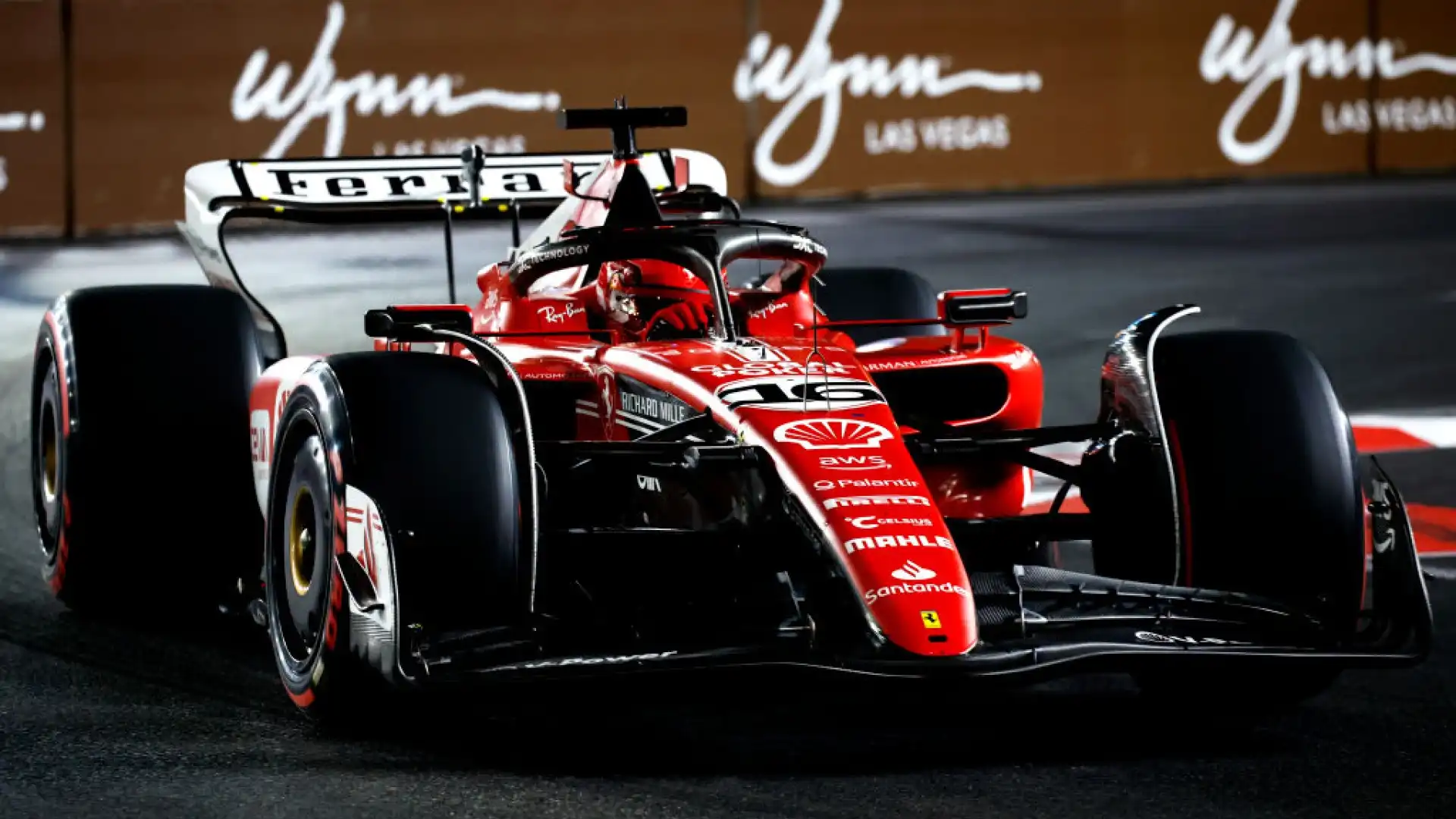 Charles Leclerc in pole, a Las Vegas esce il 16