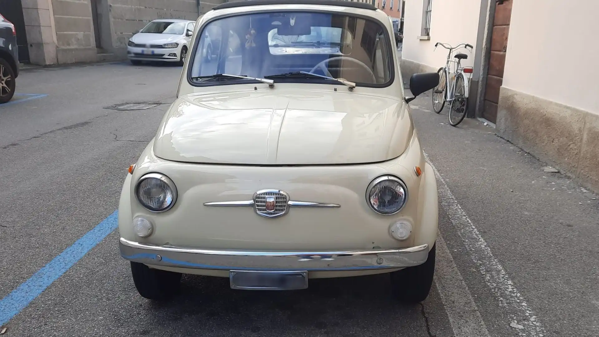 Il prezzo dell'auto venne fissato a 490.000 lire (circa 250 euro di oggi)