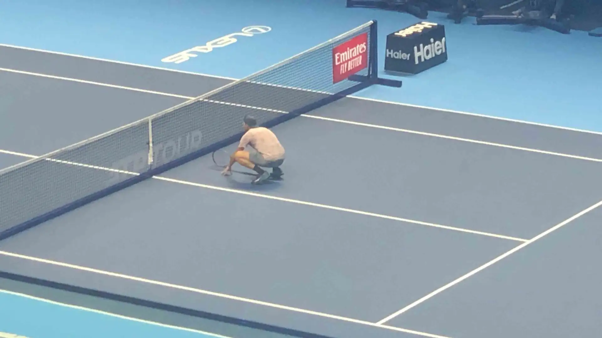 Ad esempio, un campo da tennis standard presenta due corridoi del doppio, che devono essere considerati con attenzione al fine di sviluppare una strategia vincente. 
