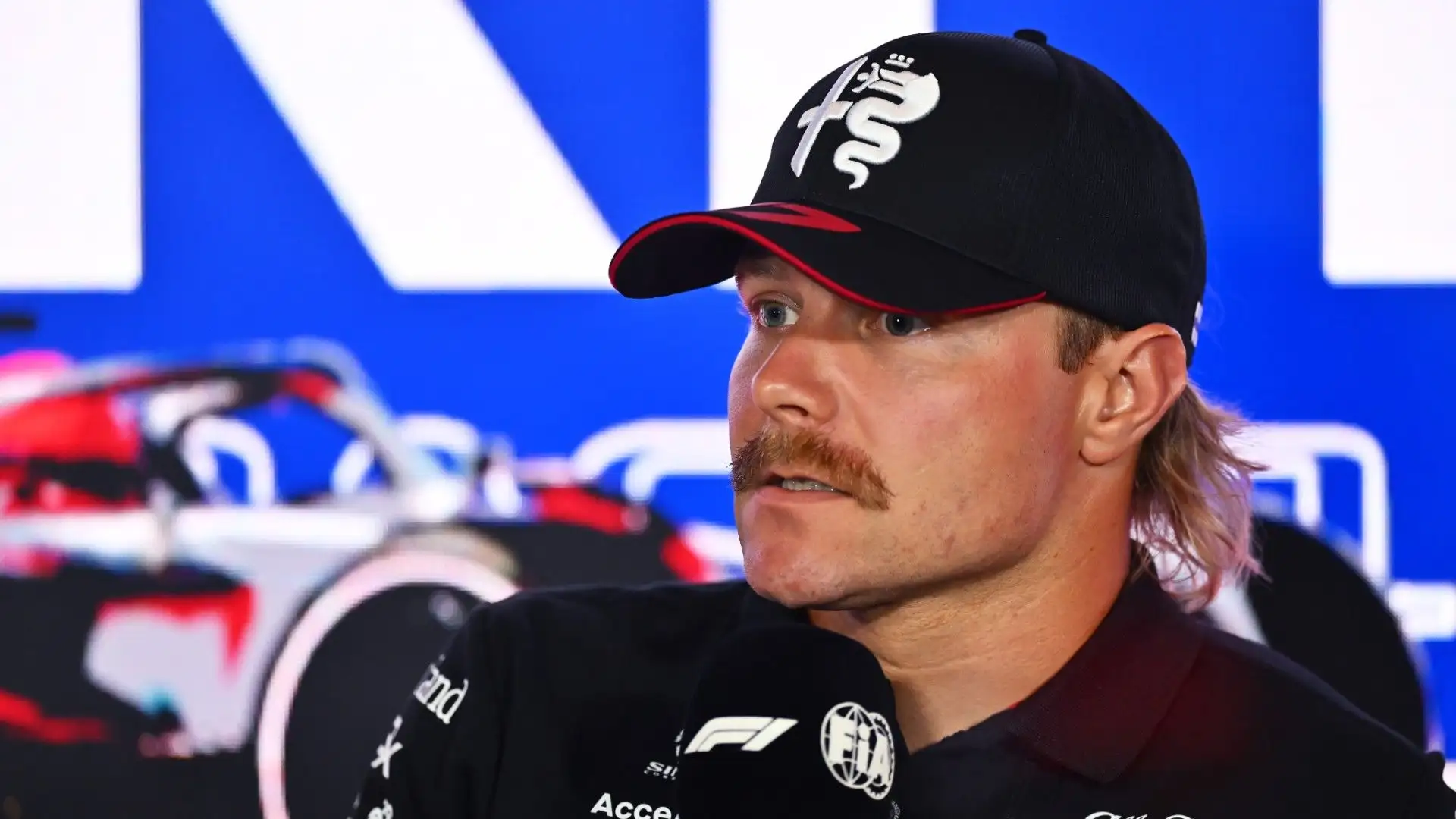 Solo le ottime prove di inizio campionato gli garantiscono un VOTO 6 molto tirato, ma la Alfa Romeo pronta a salutare si aspettava di più da VALTTERI BOTTAS
