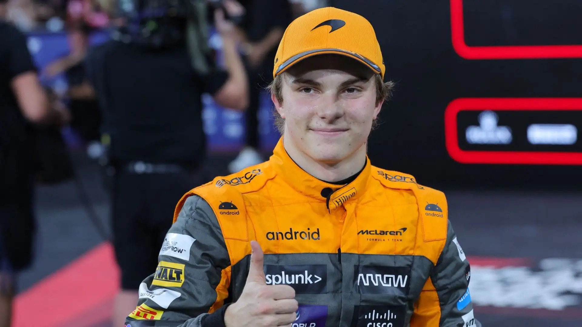 Debuttare nella F1 odierna non è facile, lui ha lasciato tutti a bocca aperta prendendosi anche una vittoria anche se solo al sabato. VOTO 9 per OSCAR PIASTRI

