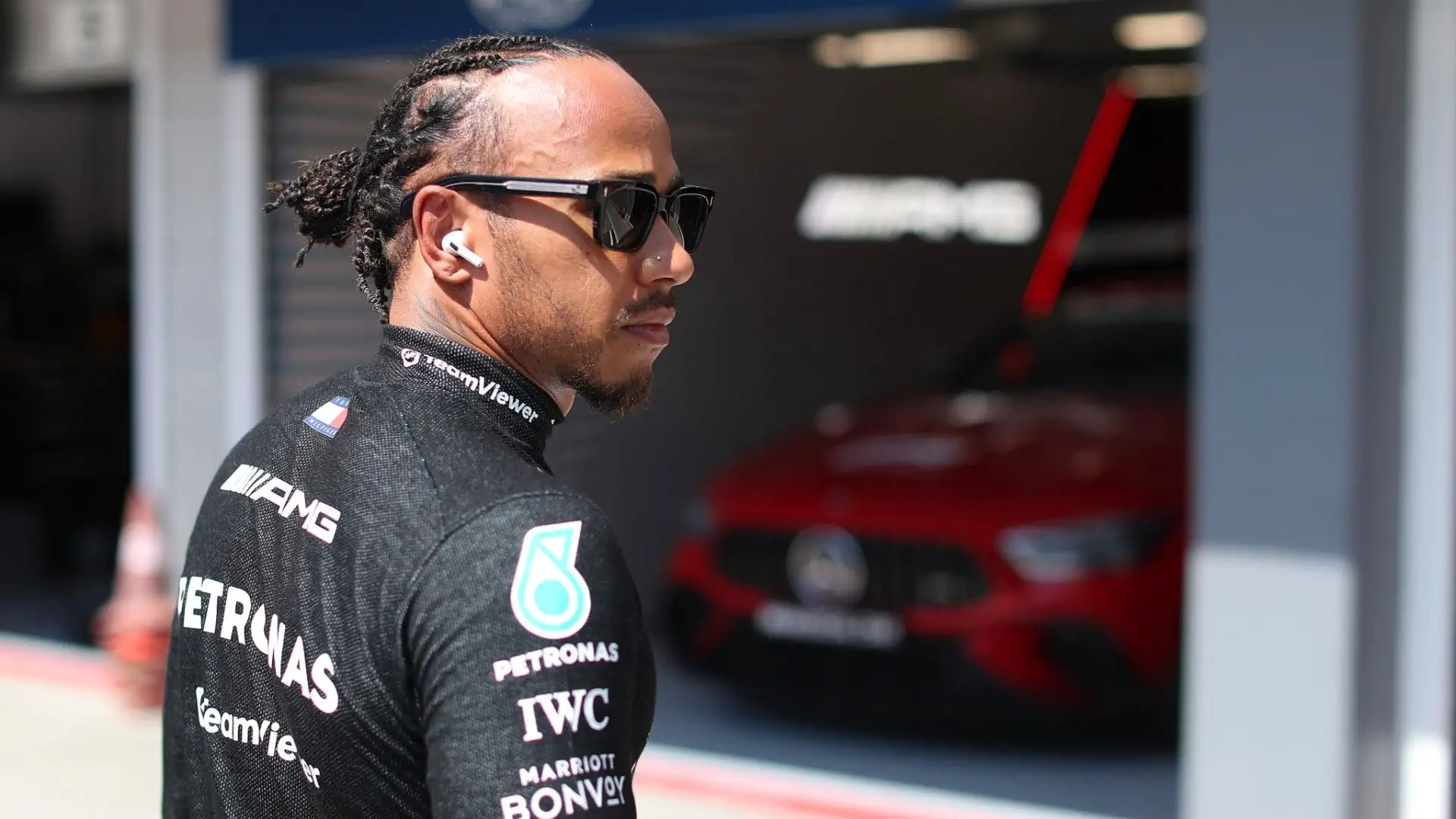 Un anno fa sembrava in prepensionamento, nel 2023 ha ritrovato la stoffa del campione. Ma i suoi fan si aspettano ancora di più, quindi per LEWIS HAMILTON arriva un VOTO 7
