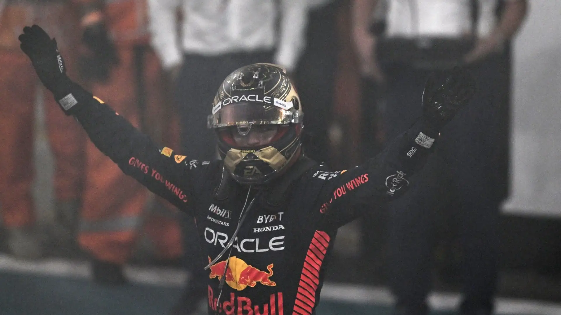 Aiutato fin troppo da una monoposto imbattibile e cucita su misura per lui. Ma cosa chiedergli di più? MAX VERSTAPPEN si merita un rotondo VOTO 10 nella sua stagione dei record
