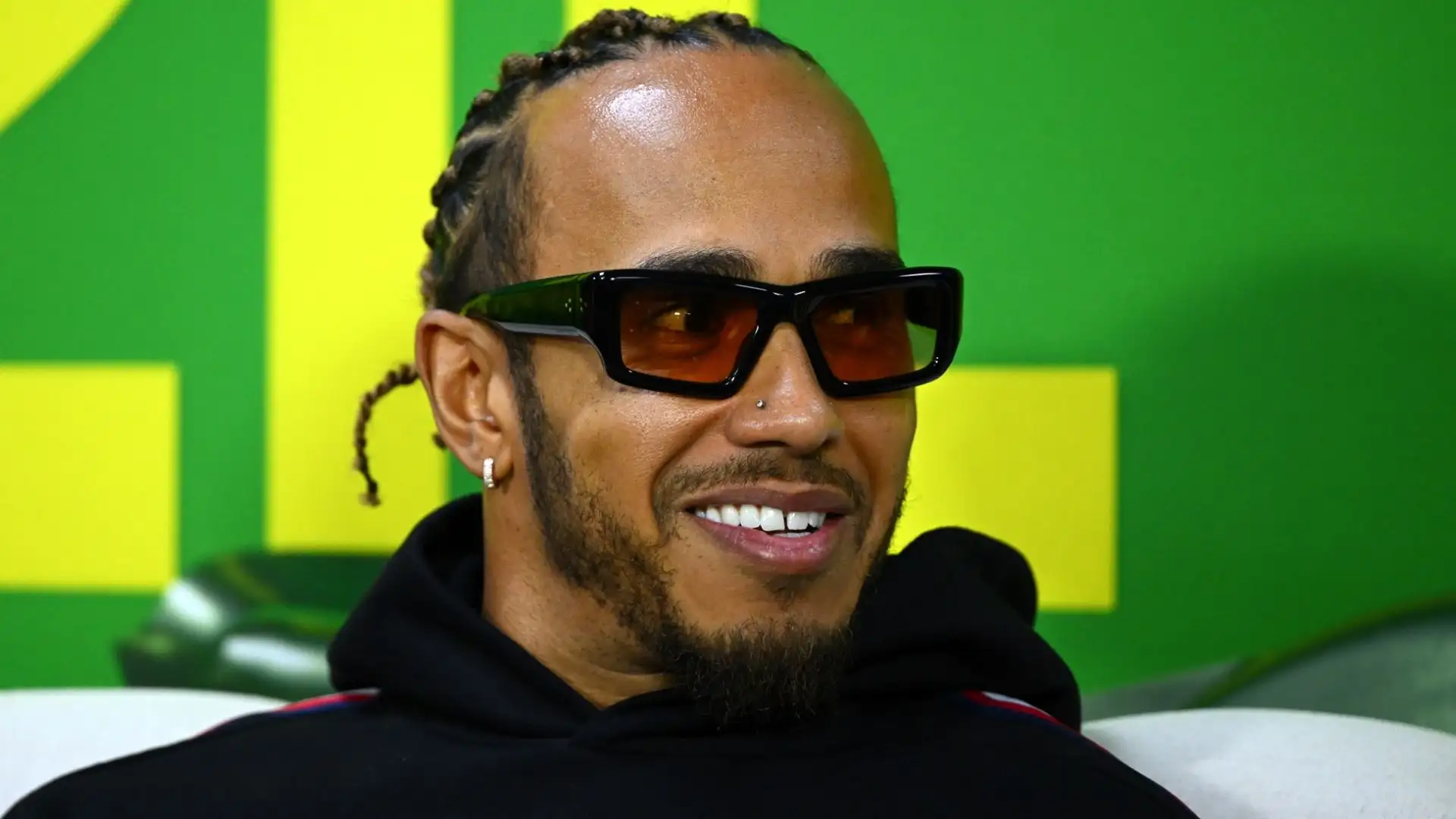 "Lo sport deve trovare un modo per impedire a un team di prendere così tanto vantaggio nello sviluppo delle auto", ha detto Hamilton a Sky Sports