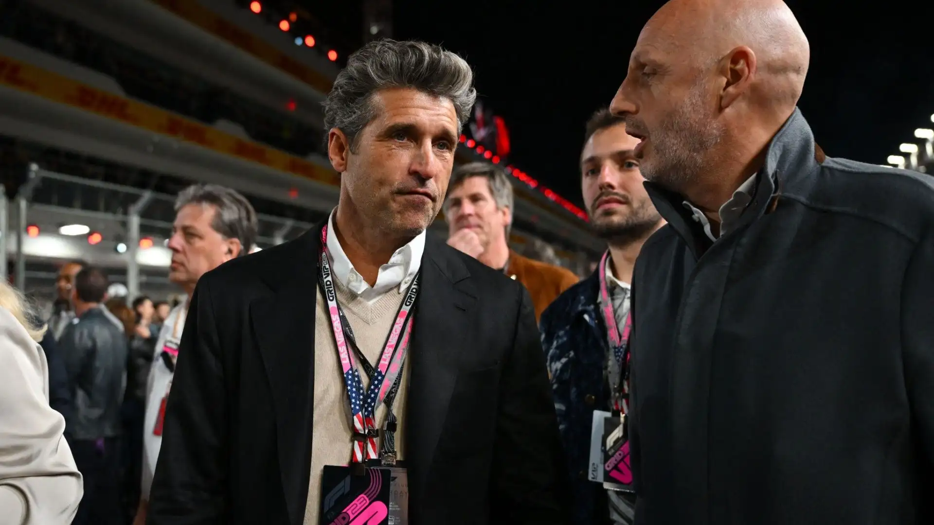 Impossibile non riconoscere l'attore Patrick Dempsey