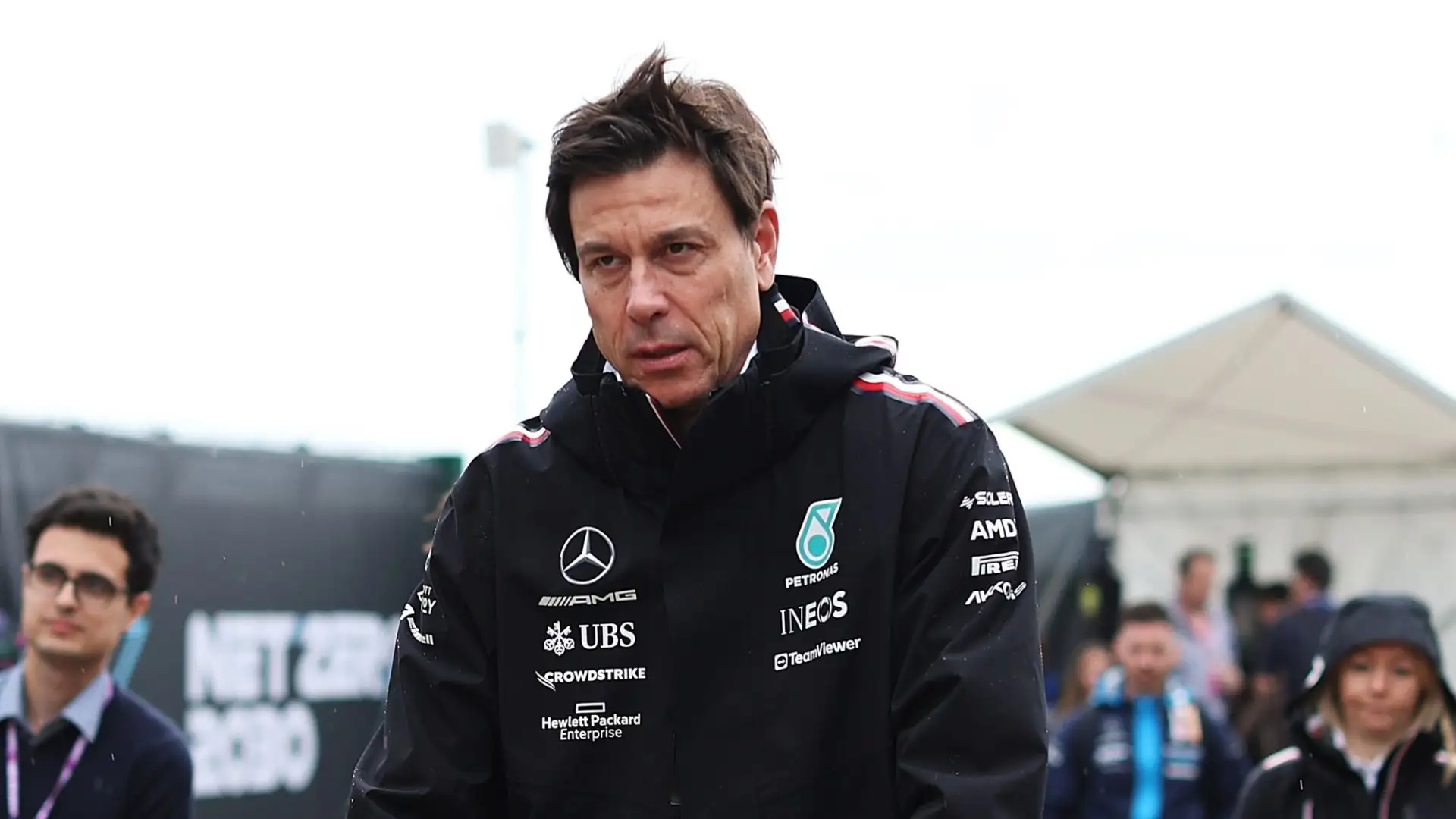 "Provo una rabbia personale per quanto è successo allora", ha detto Wolff, facendo riferimento alla vittoria di Verstappen e alle polemiche post gara