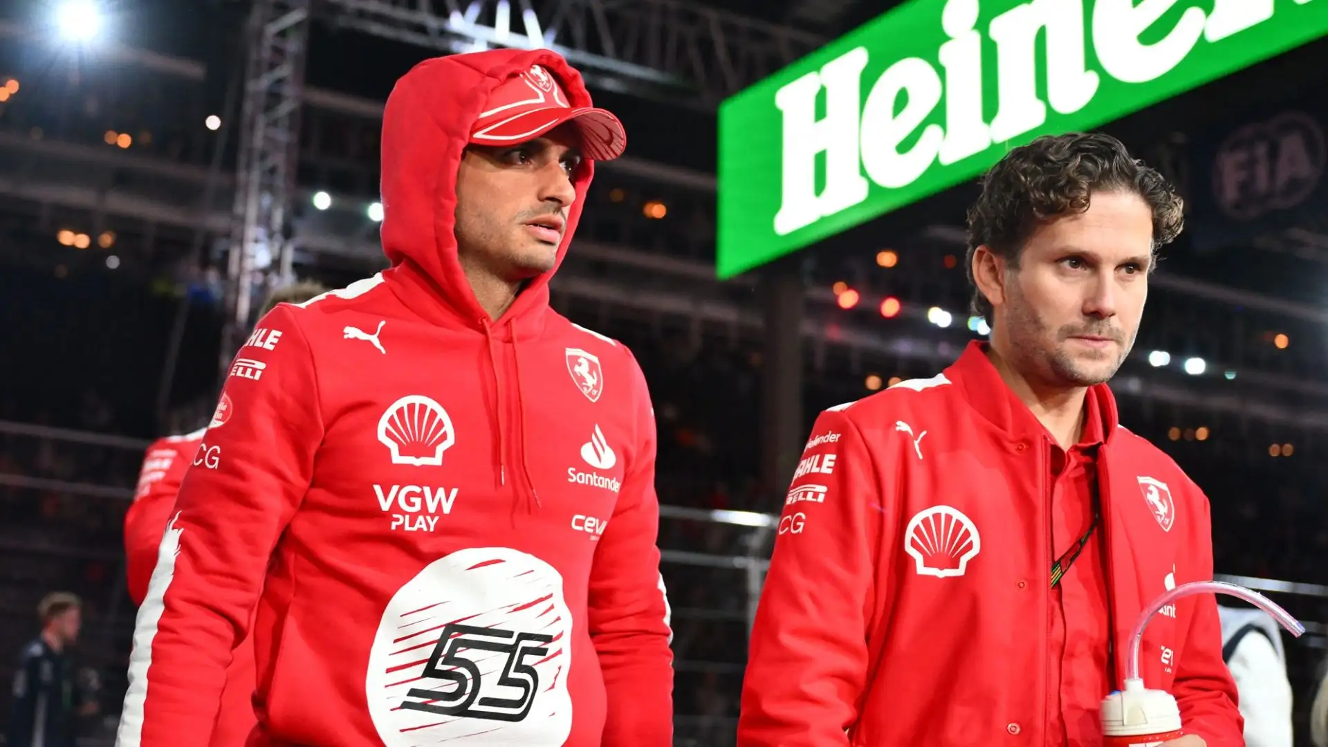 Secondo nelle qualifiche ma dodicesimo in griglia di partenza, Sainz è riuscito a chiudere al sesto posto, proprio davanti alle Mercedes