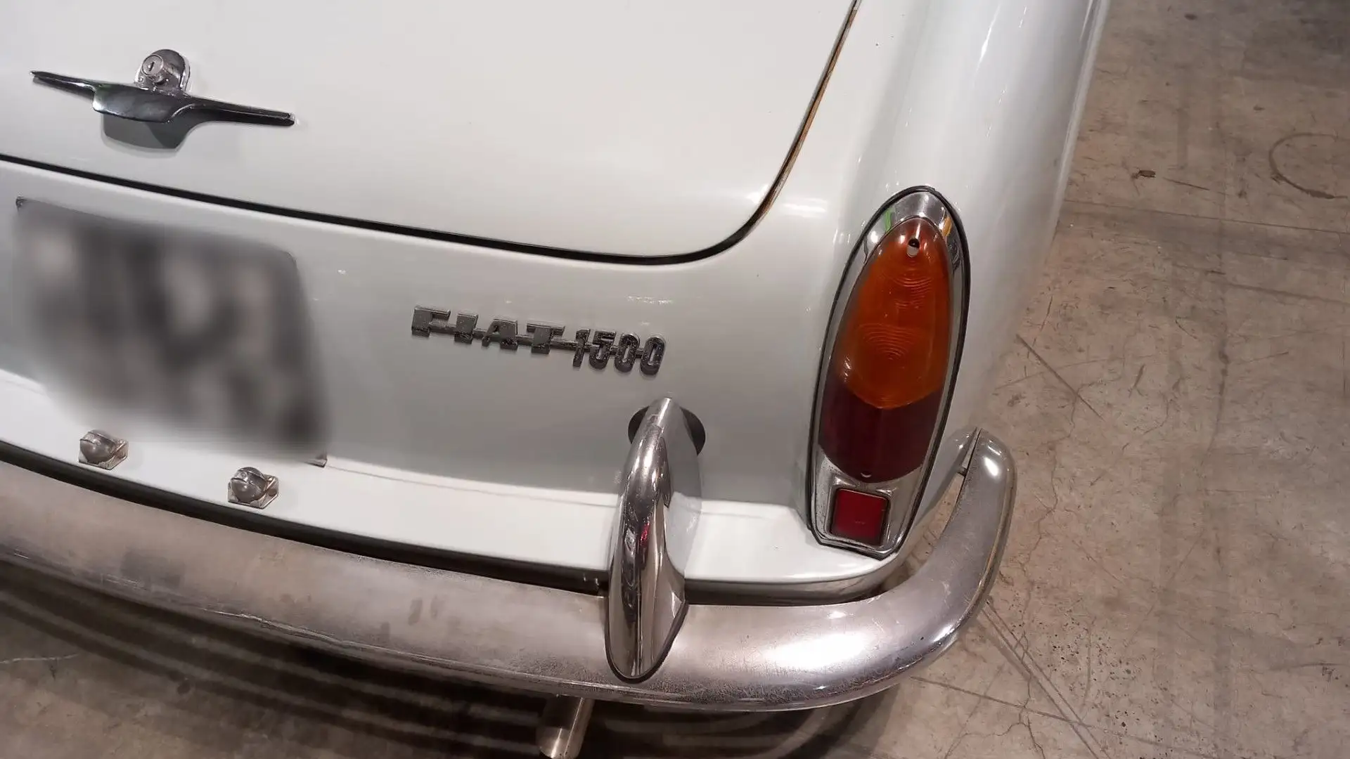 Figurava nella gamma intermedia tra Fiat 1100 e Fiat 1800 
