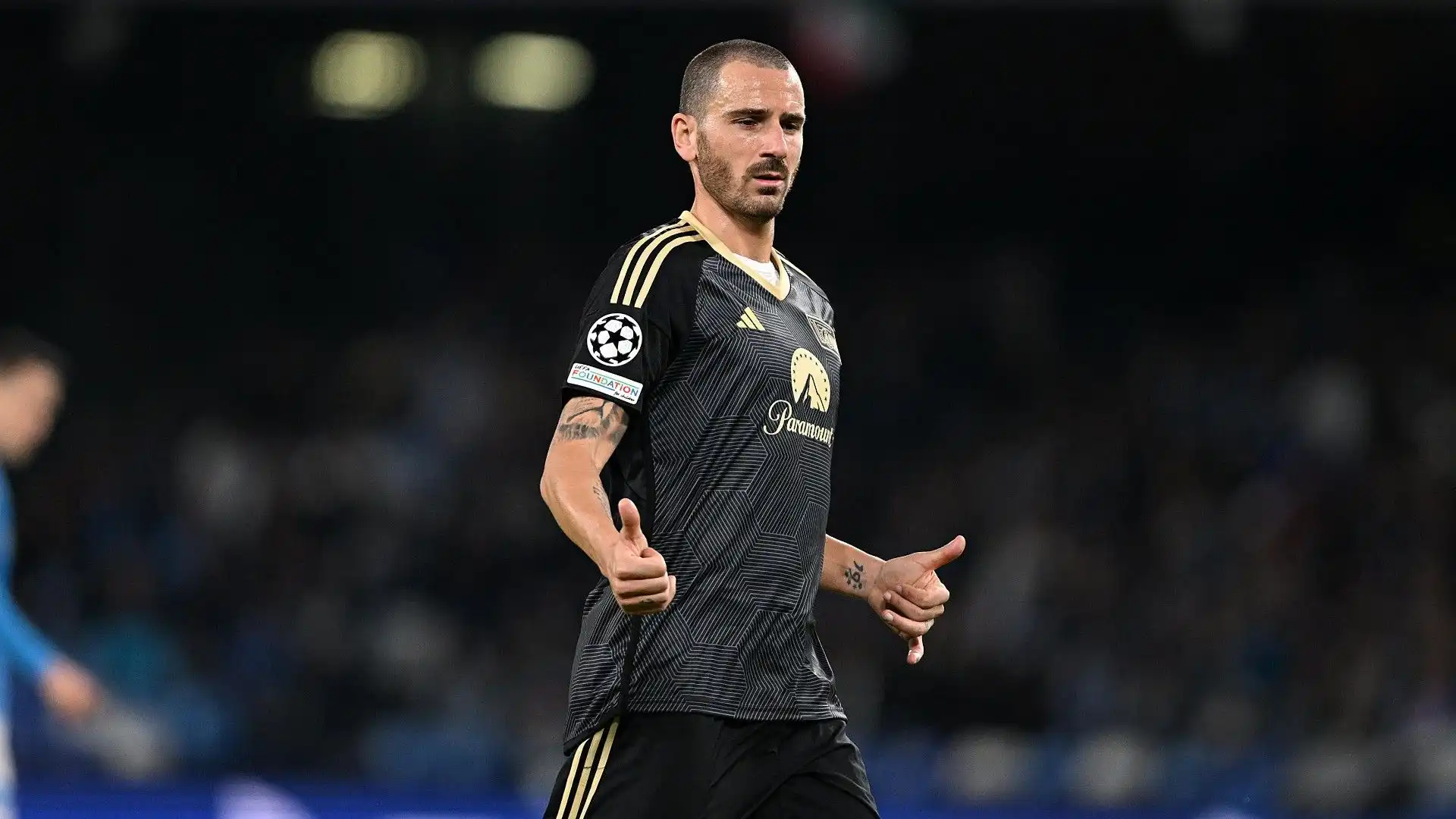 “Sei finito alla Longobarda”: Bonucci ride e scherza con i tifosi del Napoli