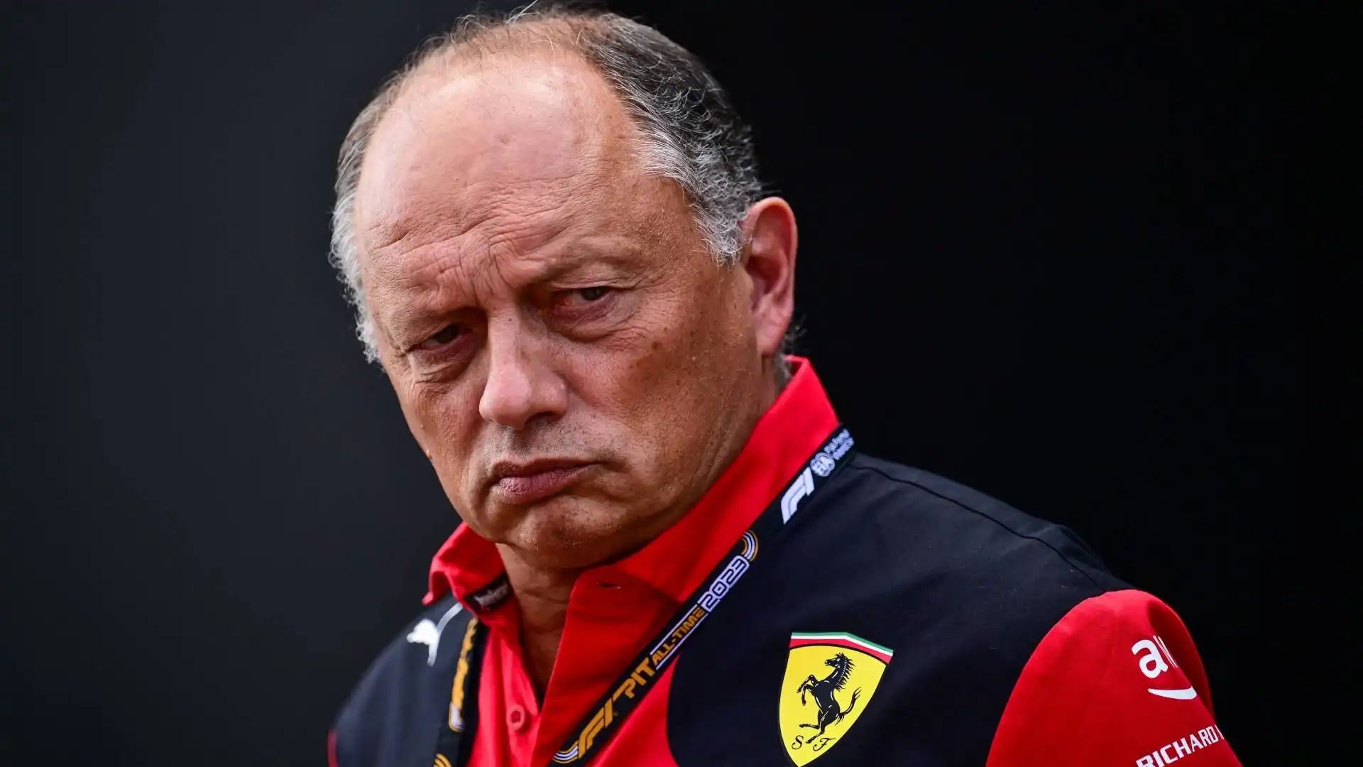 Ferrari, Vasseur furioso: “Danno enorme sulla monoposto di Sainz”