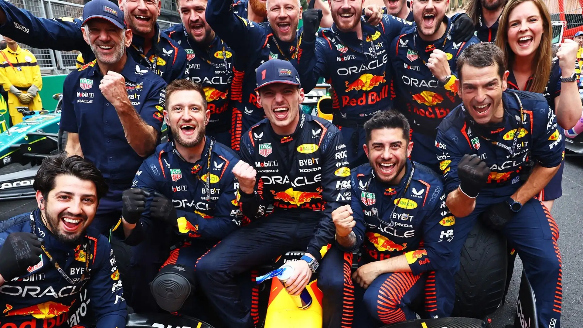"Max vuole dimostrare chi è il migliore. Dà sempre il massimo in ogni prova libera, in ogni sessione di qualifica, e l'intesa con Red Bull è una meraviglia, come in un sogno"