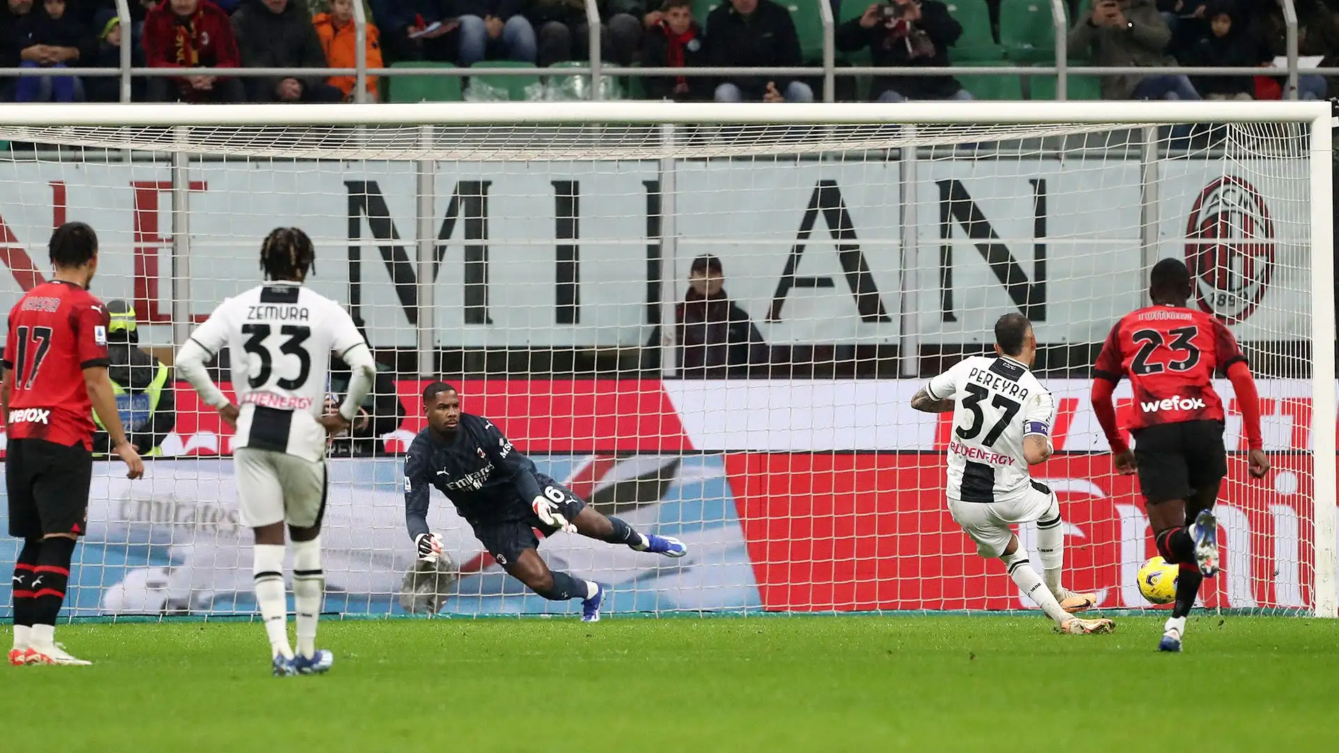 Al 'Meazza' ci ha pensato Roberto Pereyra