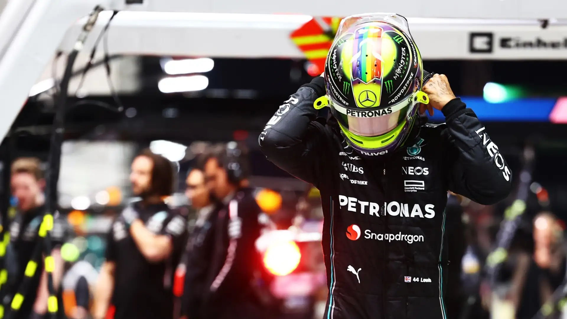 "Provate ad indovinare dove saranno l'anno prossimo...", ha dichiarato cupo Hamilton