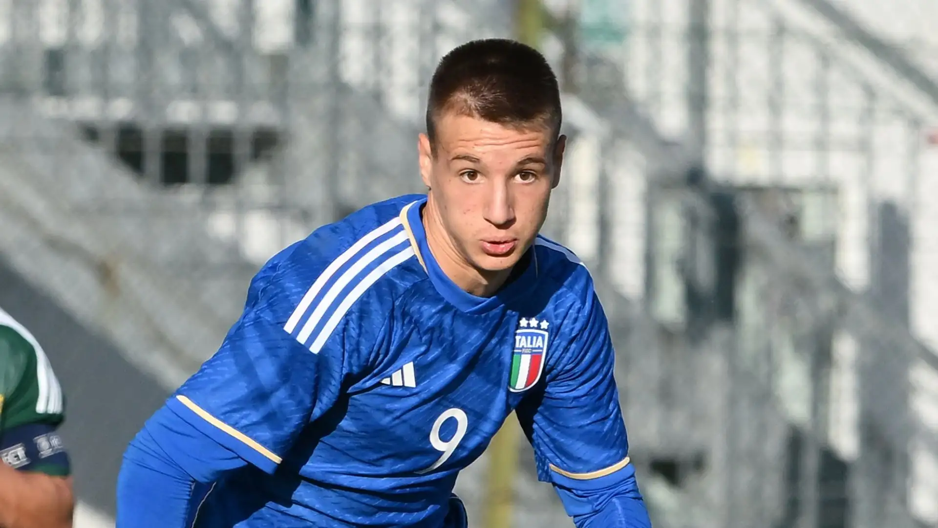 Può utilizzare entrambi i piedi ed ha un innato senso del gol 
