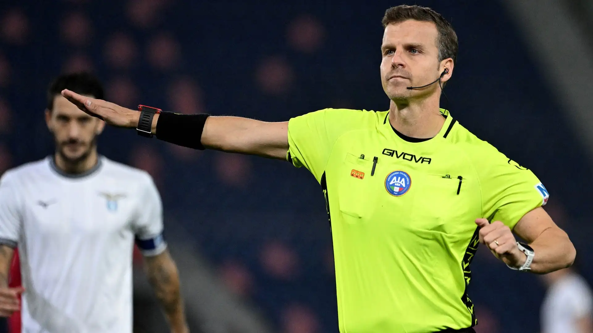 Sette i calciatori ammoniti da La Penna