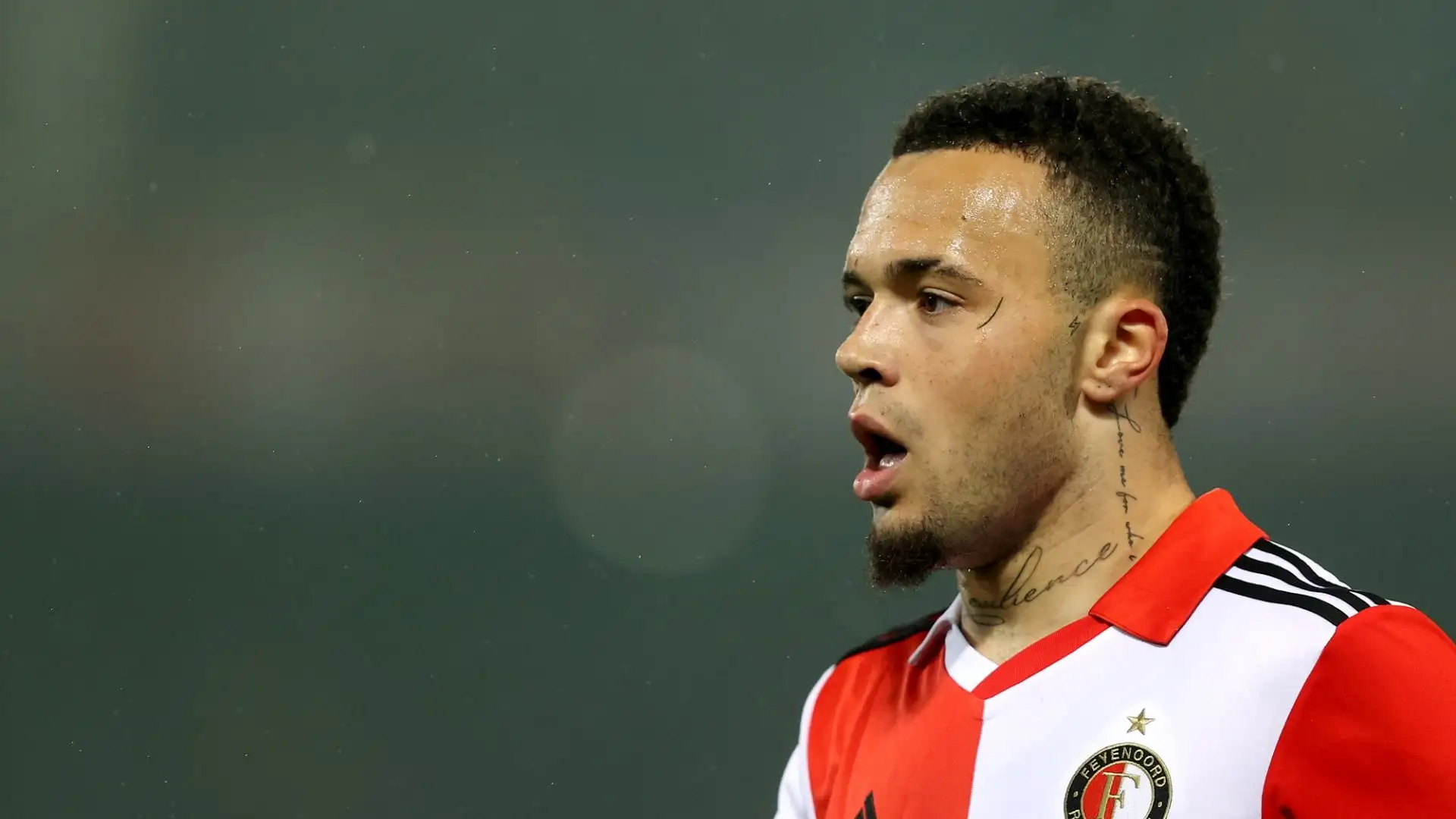 Prodotto del vivaio del Feyenoord, ha esordito in prima squadra nel 2022