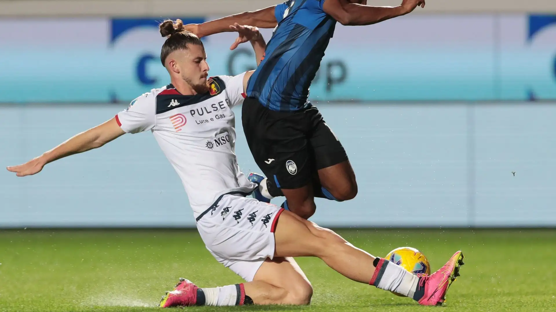 Il difesore del Genoa Radu Dragusin sta brillando in questa prima parte di stagione