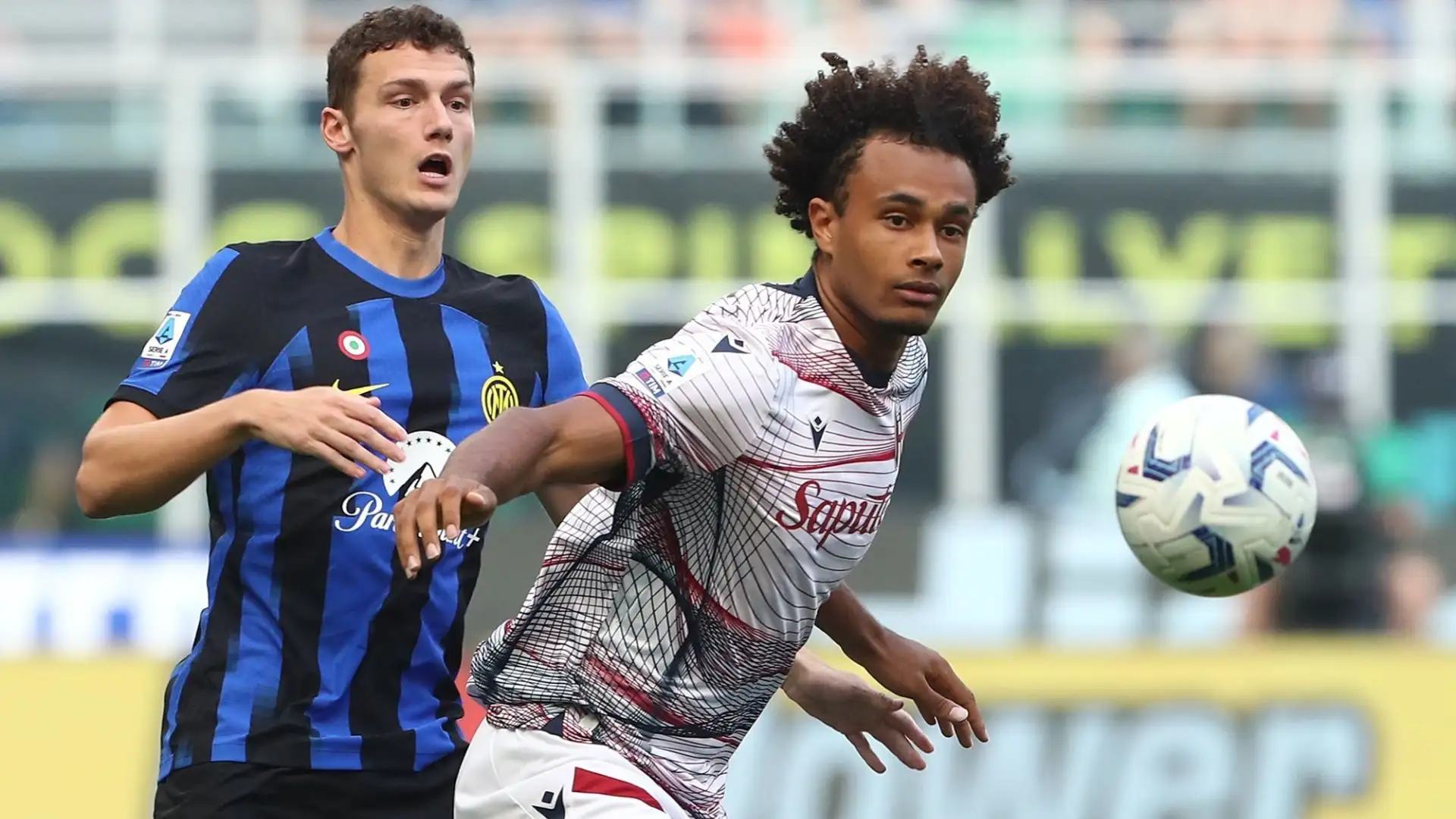 Cresciuto nelle giovanili del Bayern, ha giocato anche nel Parma e nell'Anderlecht