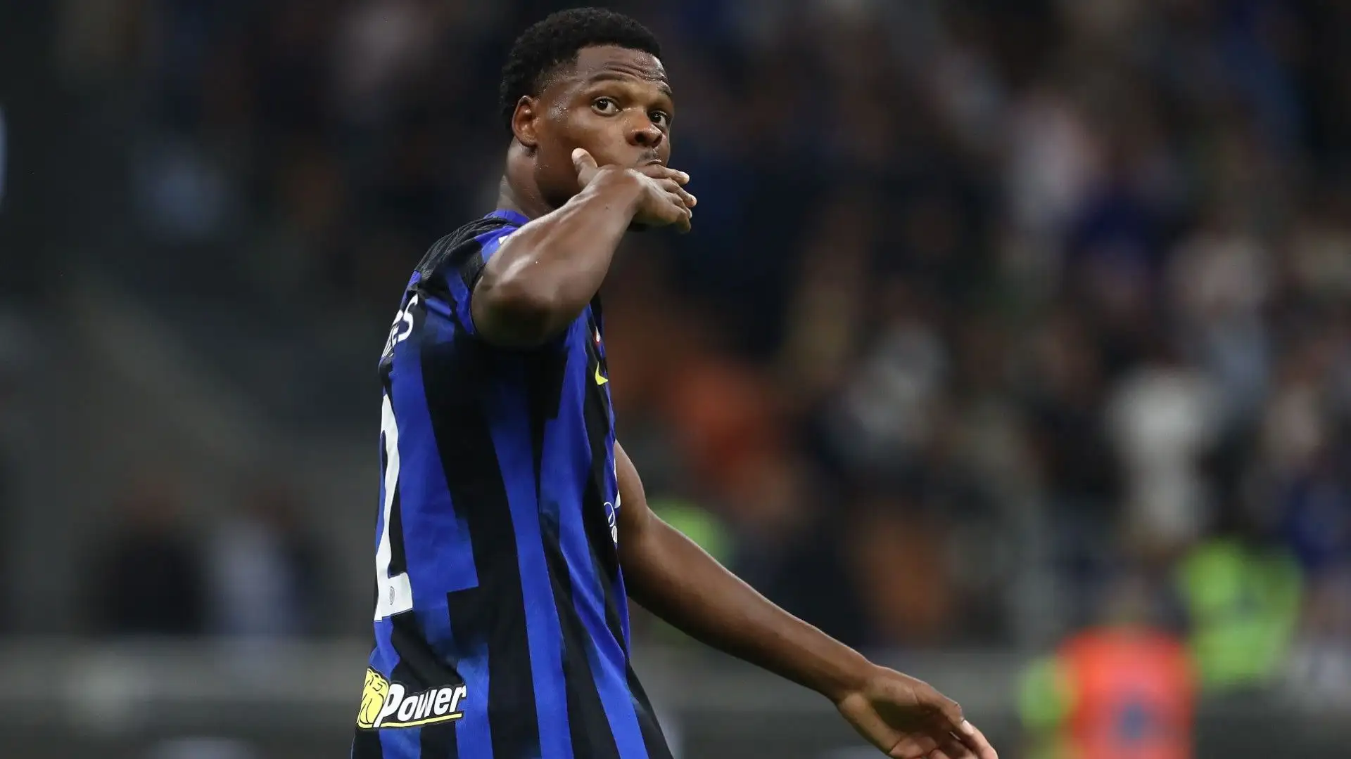 Il laterale olandese ha un contratto con l'Inter fino a giugno 2025
