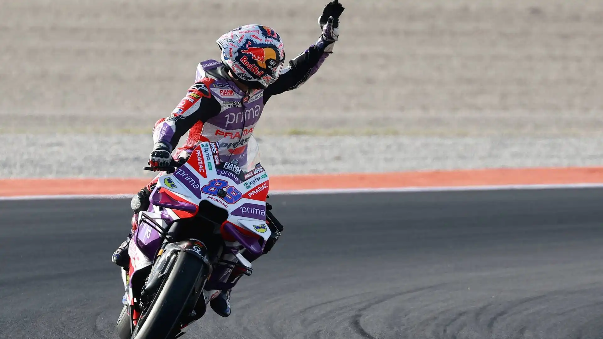 Jorge Martin vince la Sprint a Valencia: il Mondiale si deciderà nella gara di domenica