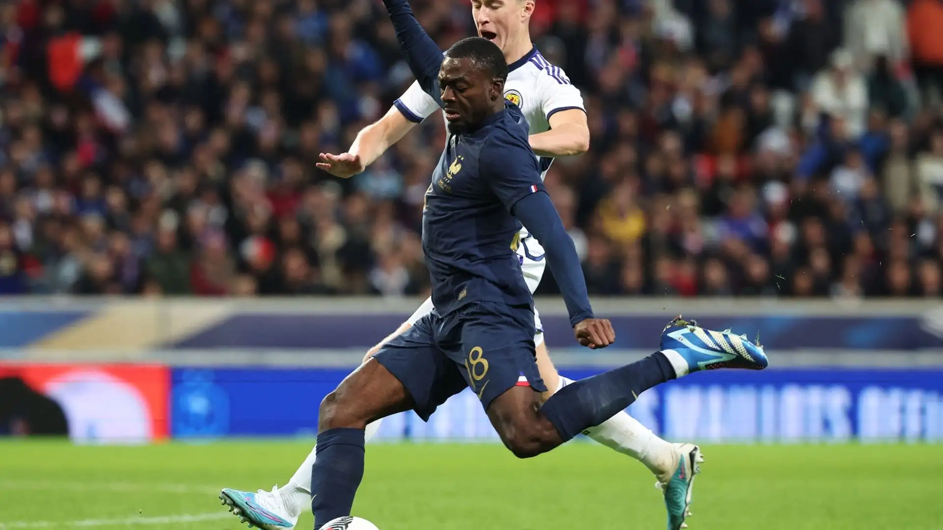 Anche PSG e Manchester United stanno seguendo il giocatore