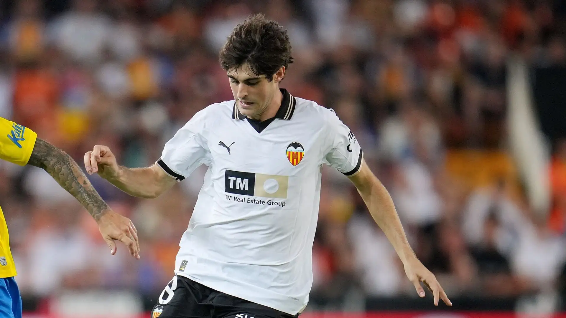 Classe 2003, ha già messo a segno tre reti nella Liga ed è un punto fisso dell'Under 21 spagnola
