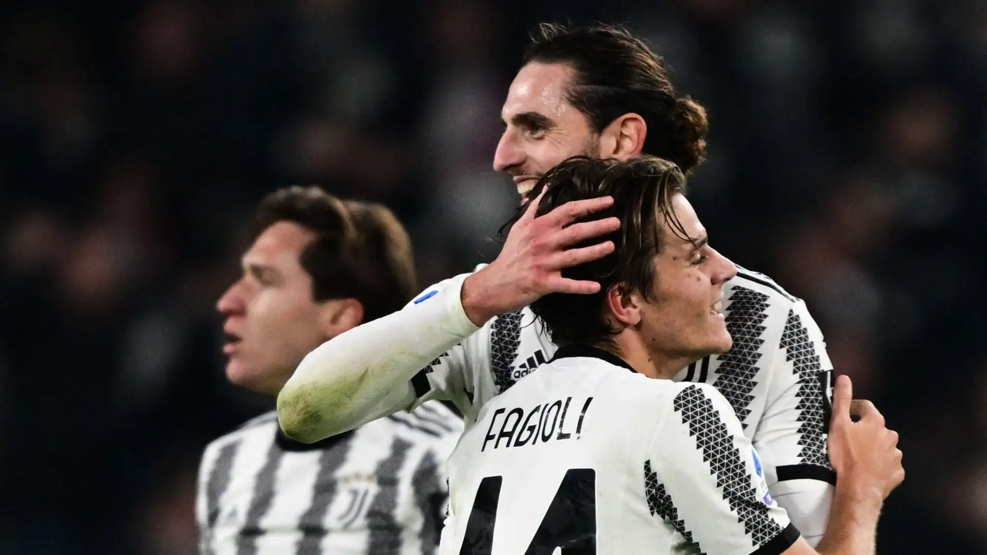 In Serie A il bilancio è di 180 partite: 87 volte hanno festeggiato i bianconeri, 48 i nerazzurri. 45 volte nessuna delle due squadre: pareggio
