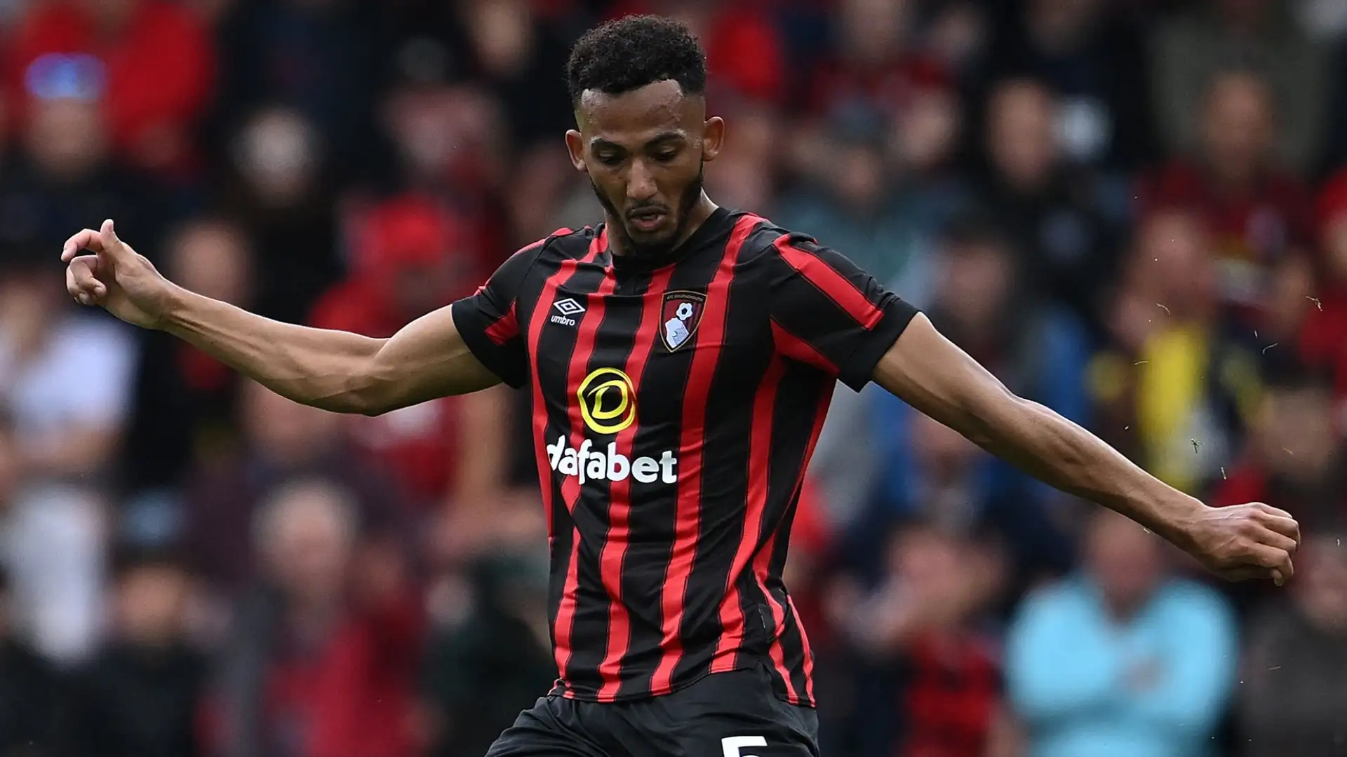 Tra i nomi sul tavolo c'è quello di Lloyd Kelly del Bournemouth