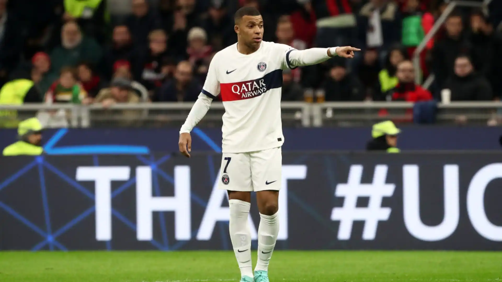 Kylian Mbappé dribbla le domande sul suo futuro