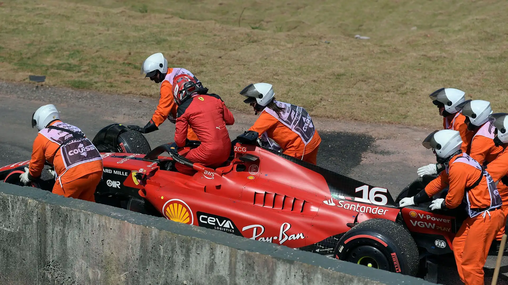 Ferrari, Charles Leclerc a muro prima del via: il monegasco si sfoga