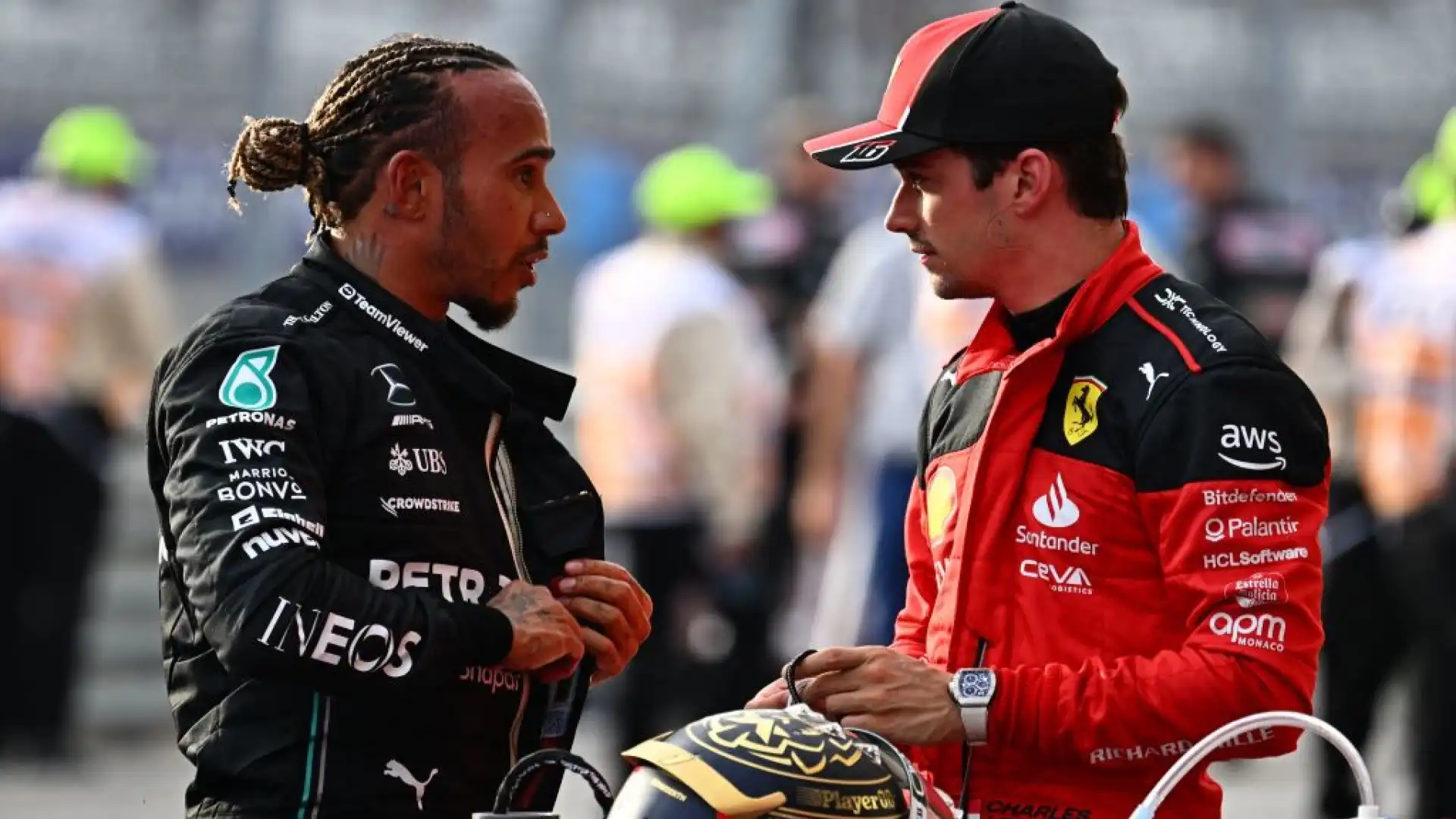Lewis Hamilton e Charles Leclerc vanno controcorrente rispetto a Max Verstappen
