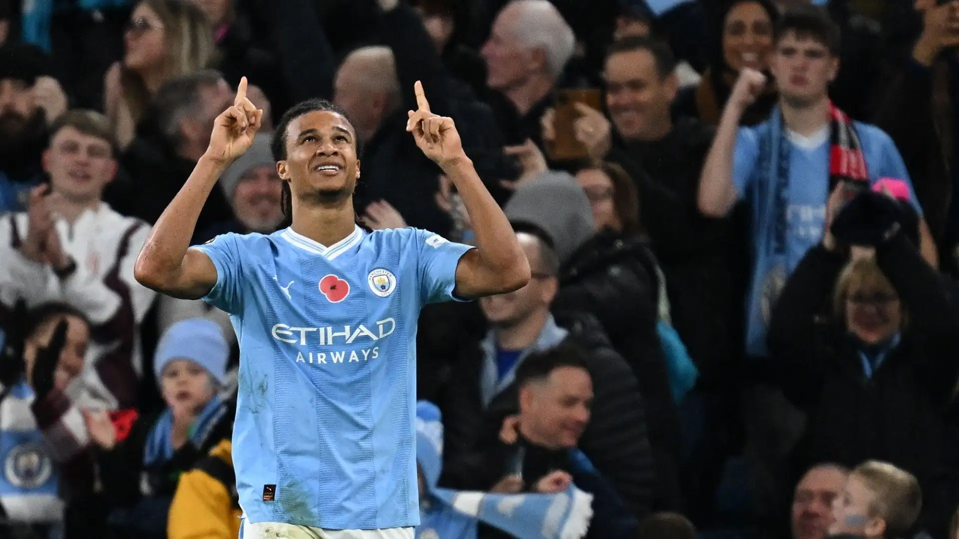 Il difensore olandese Aké ha segnato la sesta rete per il Manchester City