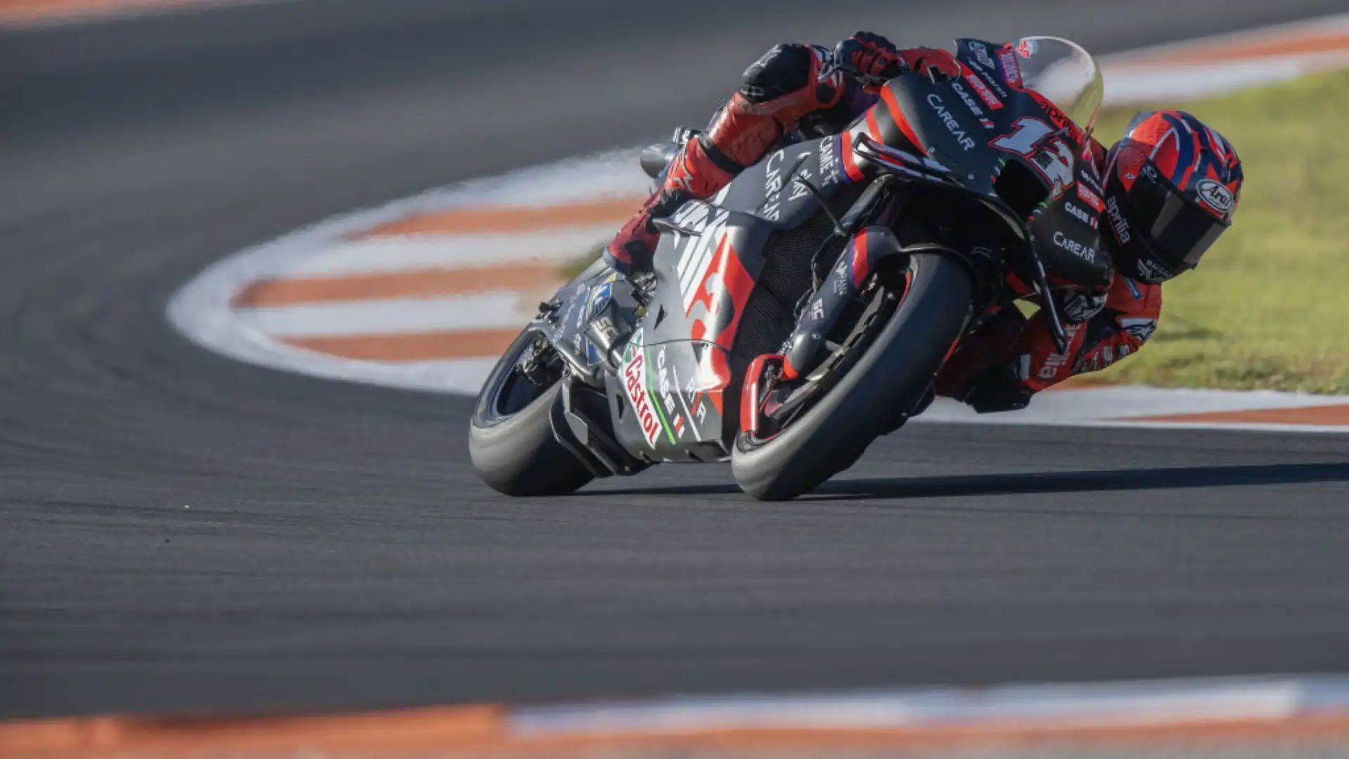 Maverick Viñales conquista la pole a Valencia. Bagnaia davanti a Martin