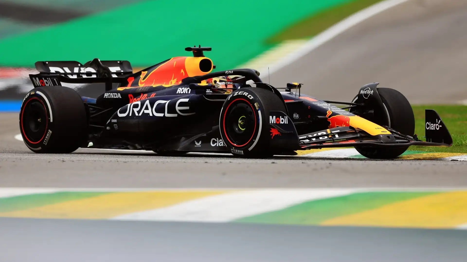 Max Verstappen più veloce anche della pioggia: è in pole a Interlagos